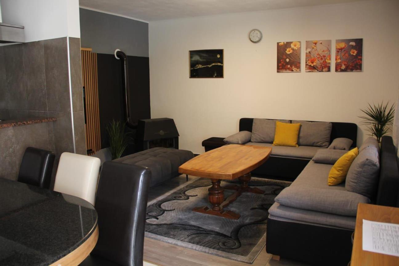 Apartman Lilium Knin Eksteriør billede